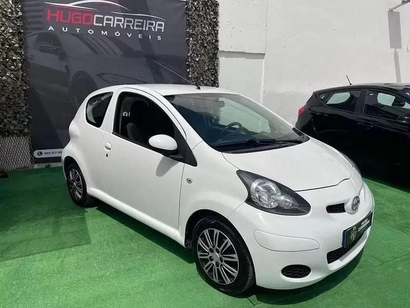 Usado Toyota Aygo 65 HP (47 kW) 2008 Branco Citadino