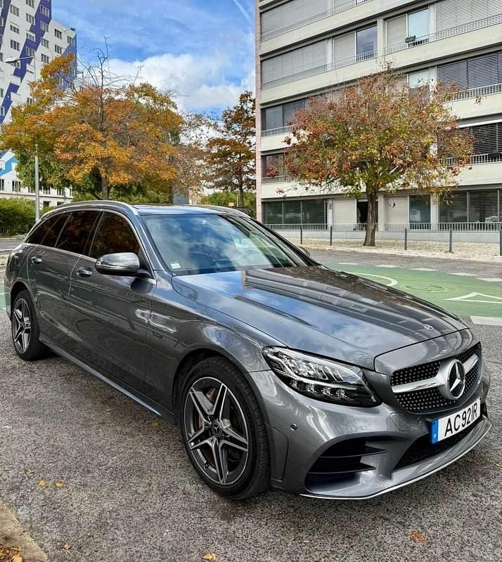 Cinzento Usado 2020 Mercedes C300 Carrinha | € 35.900 - Imagem 1/4
