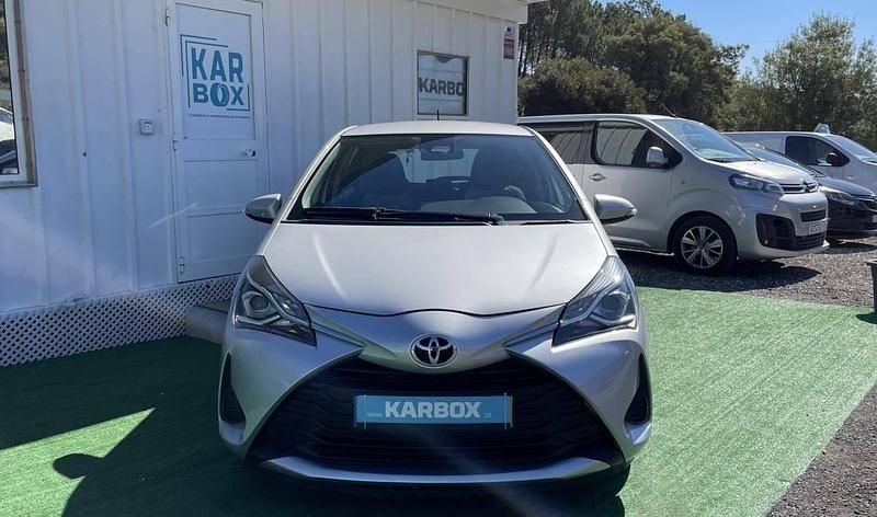 Usado Toyota Yaris Comfort 72 HP (52 kW) 2019 Cinza