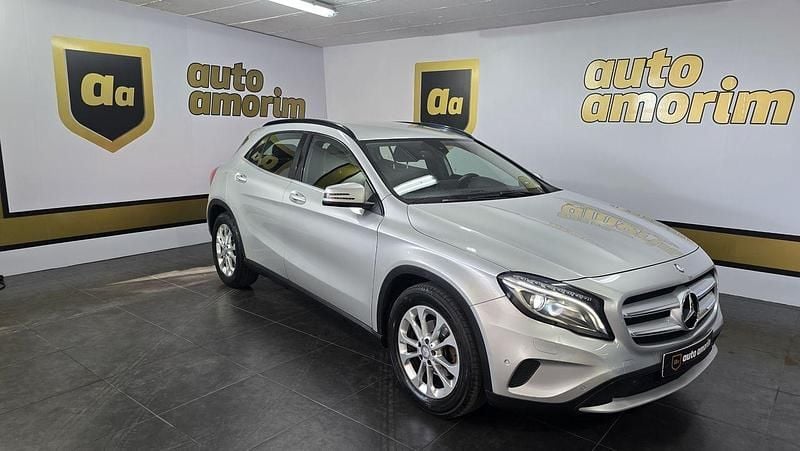 Outro Usado 2016 Mercedes GLA200 Urban SUV | € 21.850 - Imagem 1/4