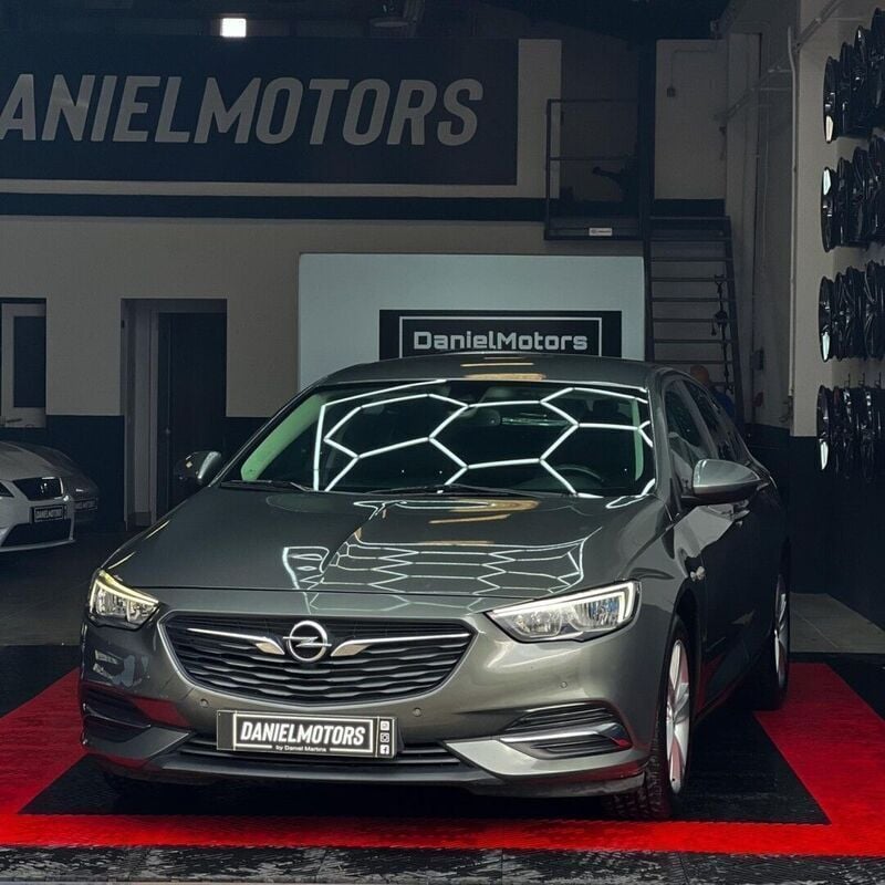 Cinza Usado 2017 Opel Insignia Selective Sedan | € 14.950 (Caro) - Imagem 1/4