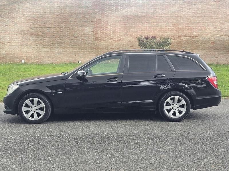 Usado Mercedes C200 136 HP (100 kW) 2011 Sedan