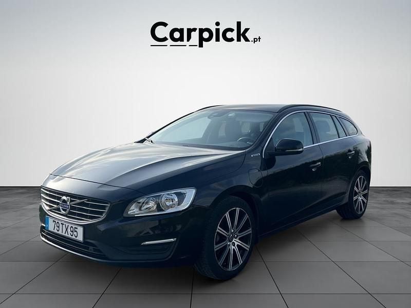Usado Volvo V60 Momentum 285 HP (209 kW) 2017 Preto Carrinha