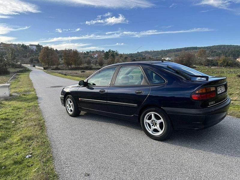 Usado Renault Laguna 98 HP (72 kW) 1998