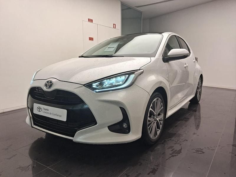 Branco (pintura metalizada especial) Usado 2024 Toyota Yaris Luxury Sedan | € 27.750 (Preço justo) - Imagem 1/4