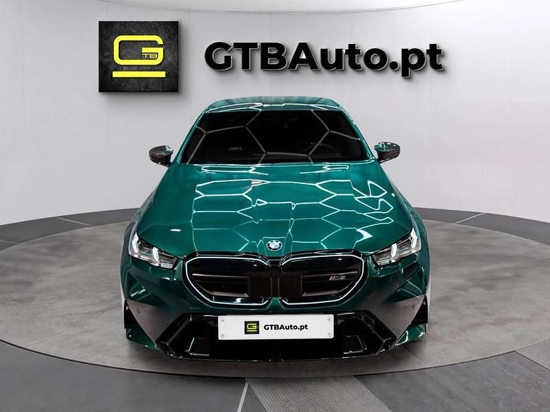 Verde Novo 2025 BMW M5 Comfort Edition Sedan | € 189.900 - Imagem 1/4