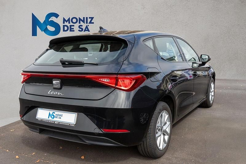 Usado Seat Leon Style 110 HP (80 kW) 2022 Preto
