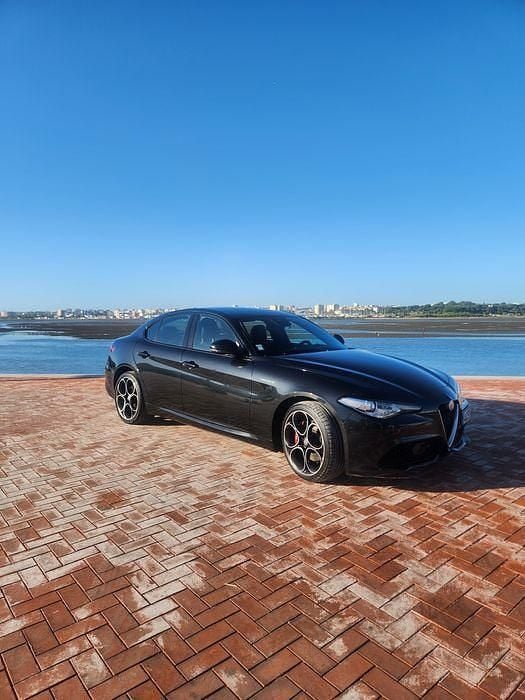 Usado 2020 Alfa Romeo Giulia Sedan | € 28.750 - Imagem 1/4