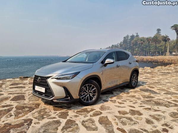 Branco Usado 2023 Lexus NX450h+ Executive Line SUV | € 67.650 - Imagem 1/1