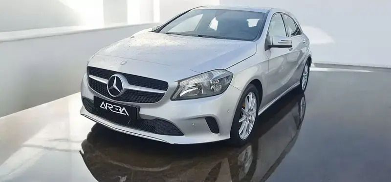 Cinza Usado 2016 Mercedes A180 | € 19.900 (Preço elevado) - Imagem 1/4