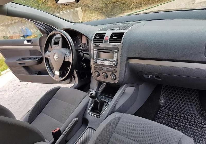 Usado VW Golf VI 105 HP (77 kW) 2008 Cinzento Citadino