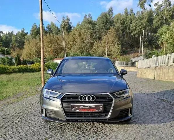 Cinza Usado 2017 Audi A3 Sportback S-Line Citadino | € 20.990 (Caro) - Imagem 1/4