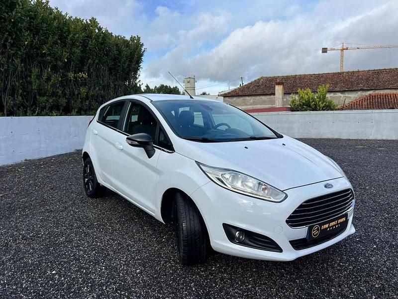 Usado Ford Fiesta Titanium 95 HP (69 kW) 2016 Branco Citadino