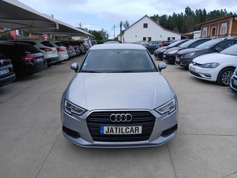 Cinzento Usado 2020 Audi A3 Sedan | € 19.800 (Preço justo) - Imagem 1/4