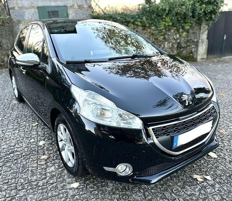 Usado 2014 Peugeot 208 Style Citadino | € 6.750 (Preço justo) - Imagem 1/4