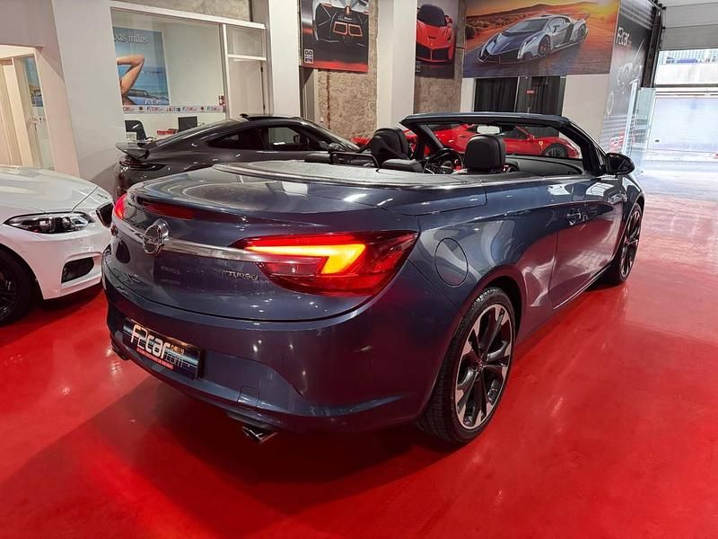 Usado Opel Cascada 195 HP (143 kW) 2015 Azul Cabrios