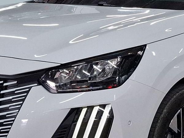 Usado Peugeot e-208 100 kW (136 HP) 2025 Branco Citadino