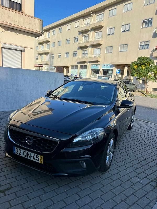 Preto Usado 2015 Volvo V40 Citadino | € 12.750 (Bom preço) - Imagem 1/4