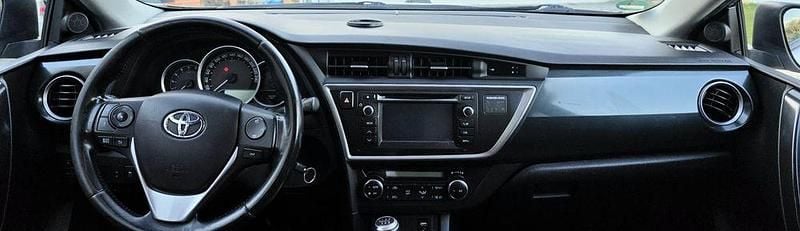 Usado Toyota Auris 90 HP (66 kW) 2013 Sedan