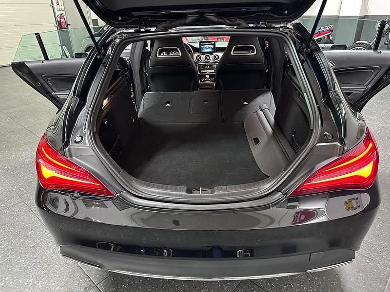 Usado Mercedes CLA180 Shooting Brake Urban 109 HP (80 kW) 2017 Preto Carrinha