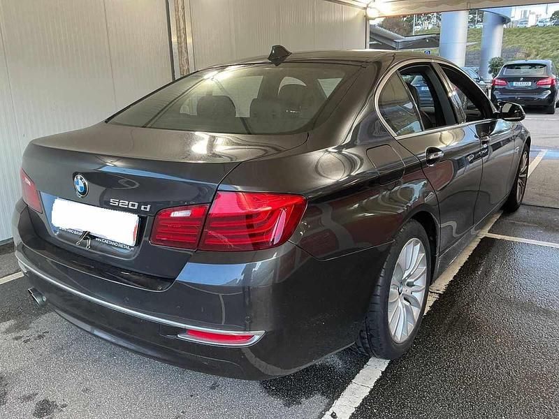 Usado BMW 520 190 HP (139 kW) 2015 Cinzento Sedan