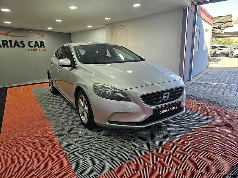 Usado Volvo V40 Kinetic 115 HP (84 kW) 2012 Cinza