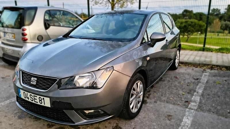 Usado Seat Ibiza 75 HP (55 kW) 2016 Cinzento Citadino