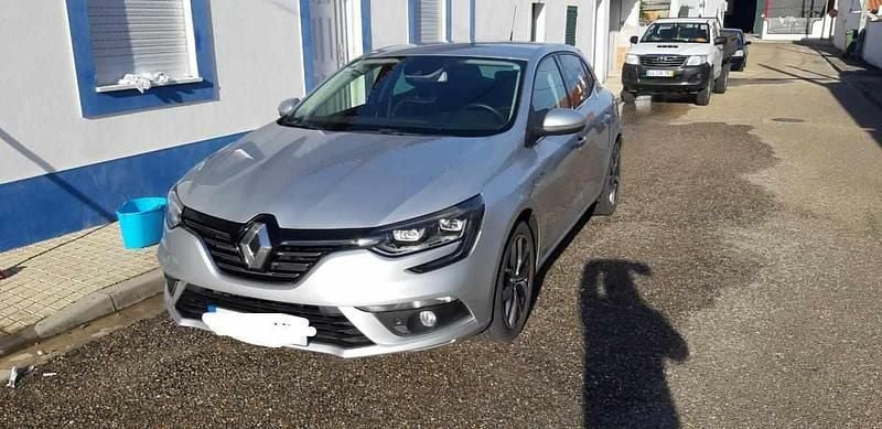 Cinzento Usado 2016 Renault Mégane III Citadino | € 14.000 (Caro) - Imagem 1/4