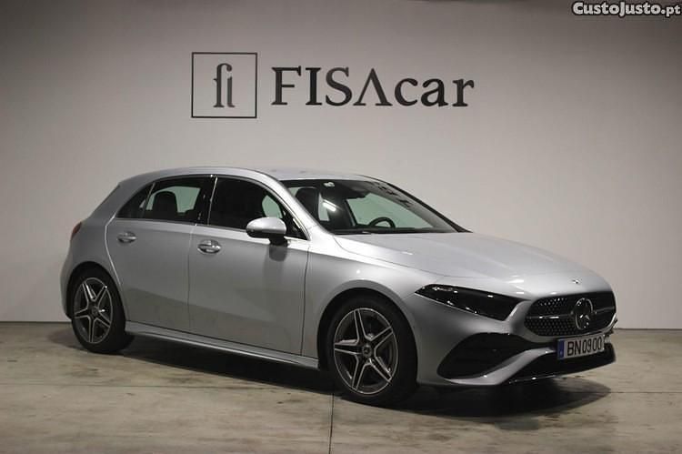 Cinza Usado 2024 Mercedes A180 AMG line Citadino | € 38.900 (Caro) - Imagem 1/1
