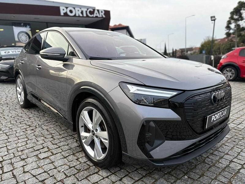 Cinzento Usado 2022 Audi Q4 e-tron SUV | € 31.999 (Bom preço) - Imagem 1/4