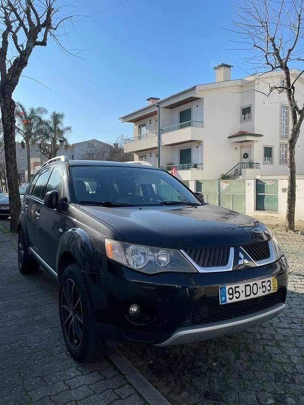 Preto Usado 2007 Mitsubishi Outlander SUV | € 8.000 - Imagem 1/4