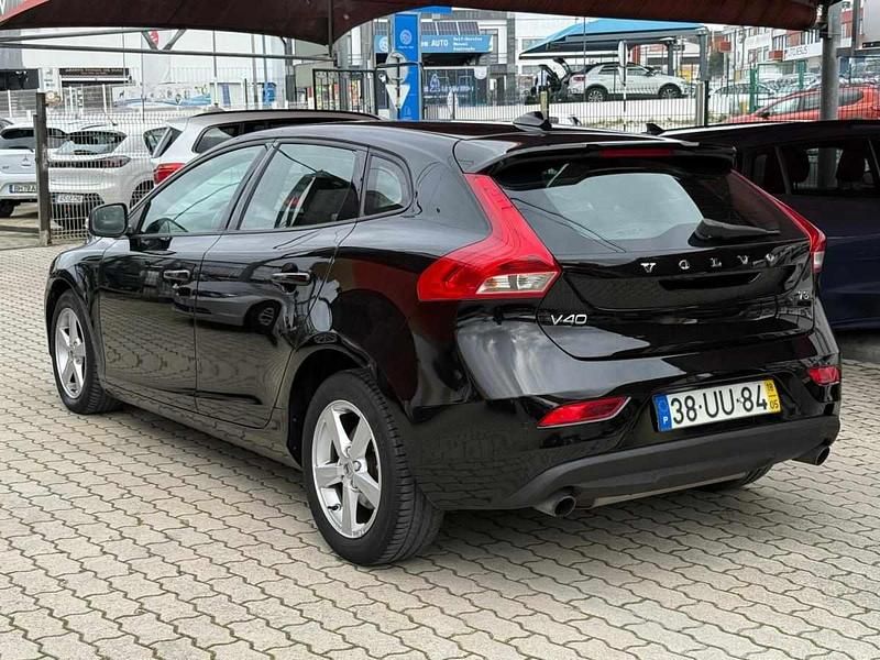 Usado Volvo V40 152 HP (111 kW) 2018 Preto