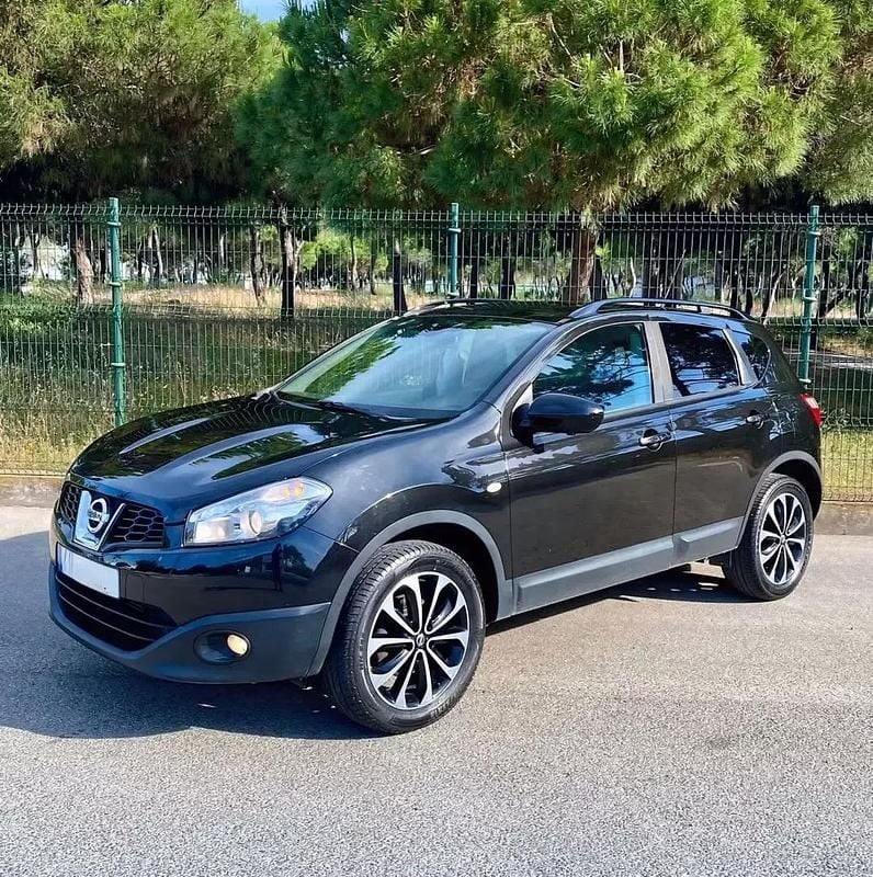 Usado Nissan Qashqai Tekna 110 HP (80 kW) 2013 Preto SUV