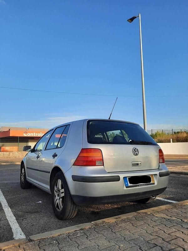Cinzento Usado 2002 VW Golf IV Citadino | € 2.550 - Imagem 1/4