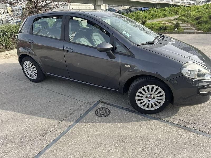 Usado Fiat Punto 90 HP (66 kW) 2011 Citadino