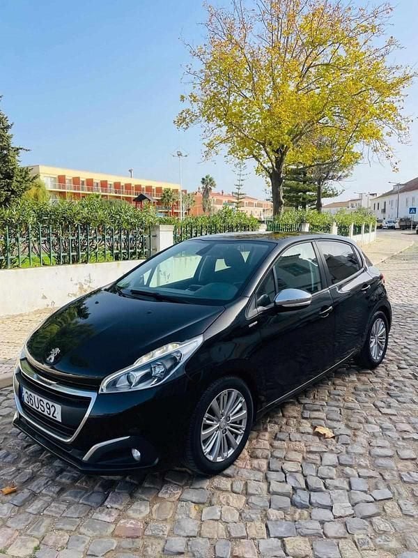 Preto Usado 2018 Peugeot 208 Citadino | € 13.900 (Caro) - Imagem 1/4