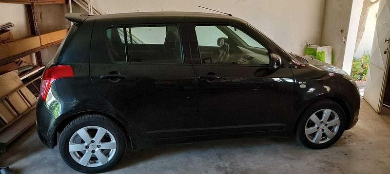 Usado 2008 Suzuki Swift Sedan | € 2.000 - Imagem 1/4
