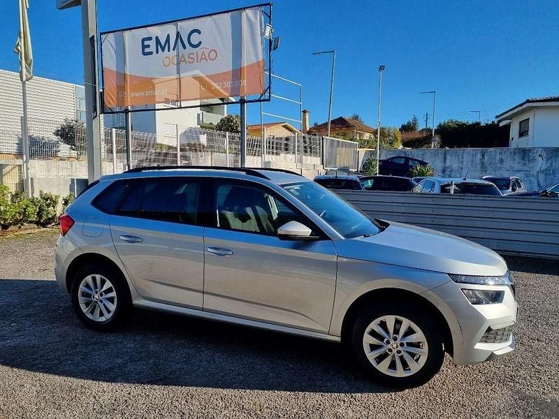 Usado Skoda Kamiq 111 HP (81 kW) 2023 Cinza claro  metálico SUV