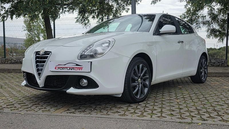 Branco Usado 2015 Alfa Romeo Giulietta Turismo | € 12.750 - Imagem 1/4