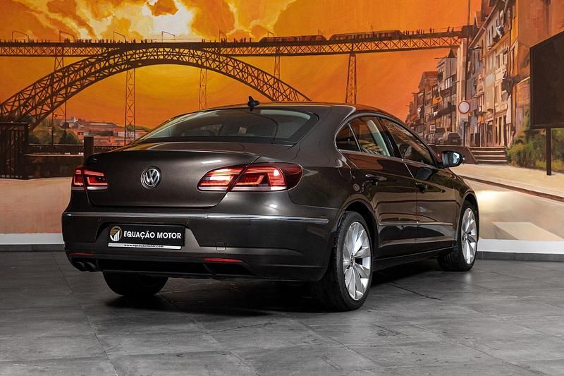 Usado VW CC 140 HP (102 kW) 2014 Castanho Sedan