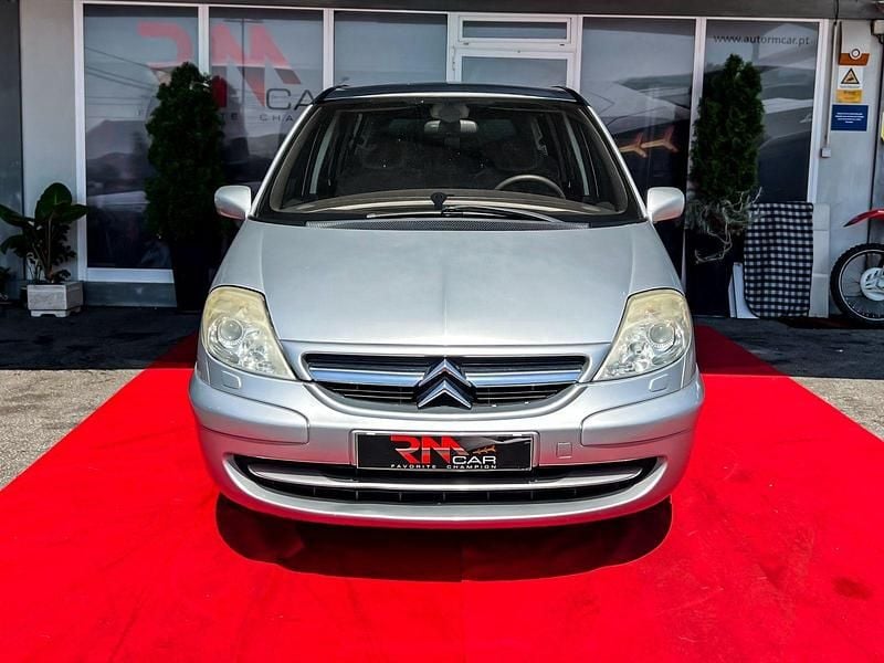 Cinza Usado 2004 Citroën C8 Exclusive Monovolume | € 3.750 - Imagem 1/4