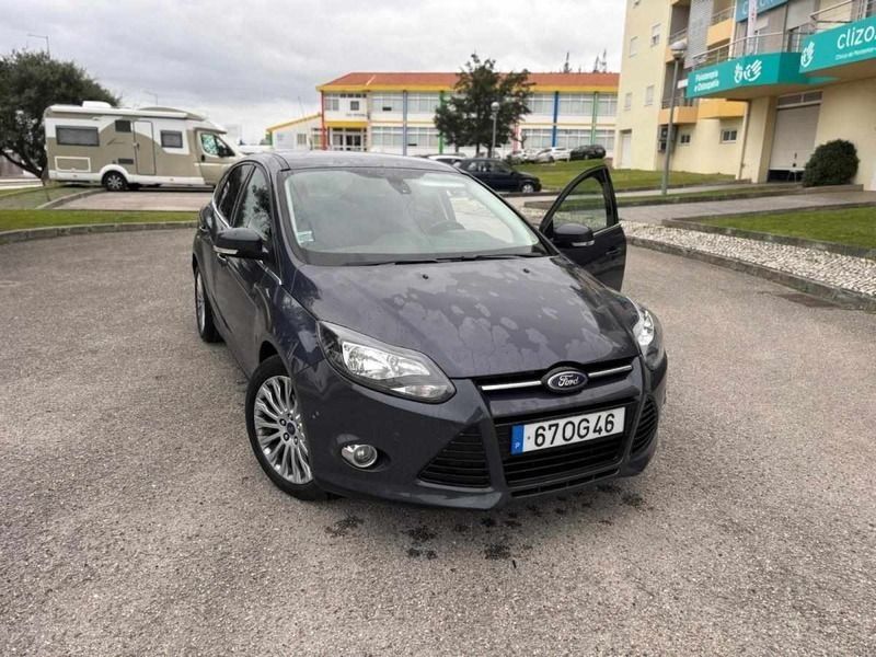 Cinzento Usado 2013 Ford Focus Citadino | € 11.000 (Preço justo) - Imagem 1/4