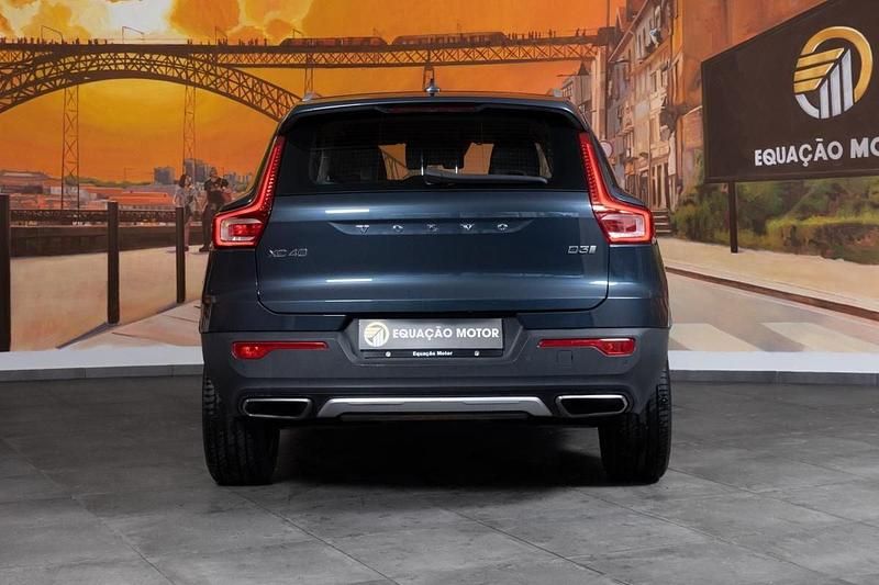 Usado Volvo XC40 Inscription 150 HP (110 kW) 2020 Azul SUV