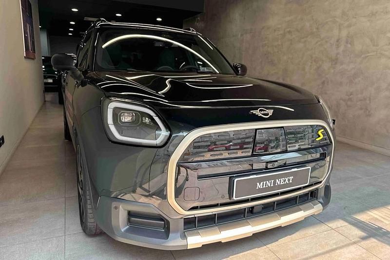 Vermelho Usado 2024 Mini Countryman Favoured SUV | € 53.690 - Imagem 1/4