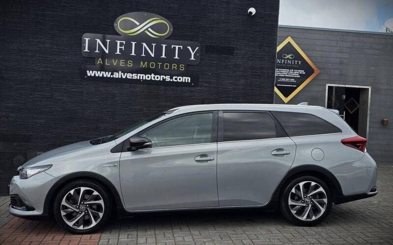 Cinzento Usado 2018 Toyota Auris Touring Sports Carrinha | € 19.900 (Caro) - Imagem 1/4