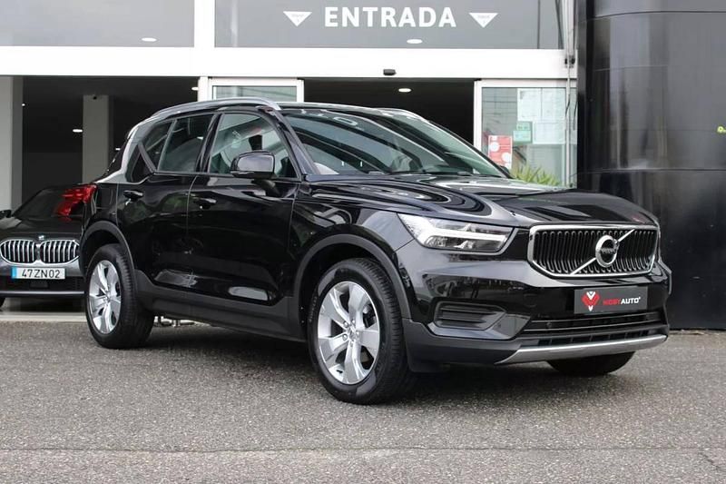 Usado Volvo XC40 Momentum 129 HP (94 kW) 2021 Preto SUV