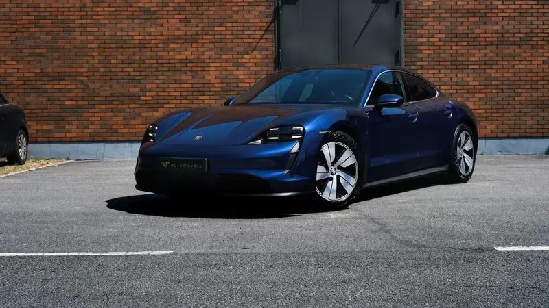 Azul Usado 2021 Porsche Taycan 4S Sedan | € 68.000 - Imagem 1/4