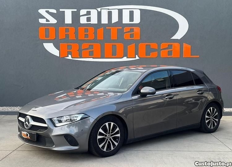 Cinza Usado 2021 Mercedes A180 Citadino | € 24.990 (Bom preço) - Imagem 1/1
