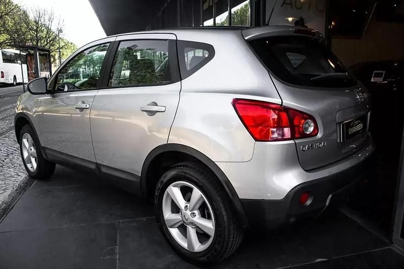 Usado Nissan Qashqai Acenta 106 HP (77 kW) 2009 Cinza antracite SUV