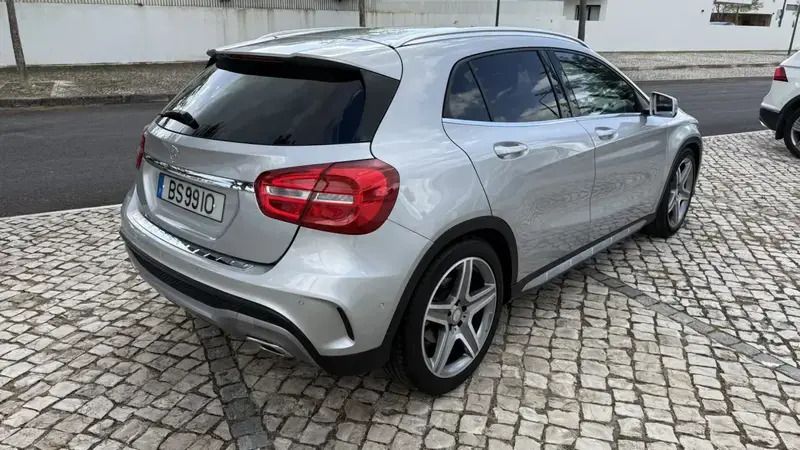 Usado Mercedes GLA180 AMG line 109 HP (80 kW) 2017 Cinza prata SUV